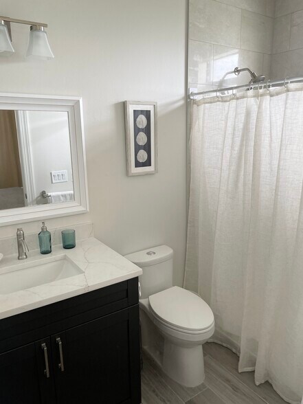Master Bath - 13447 Pine Needle Ln