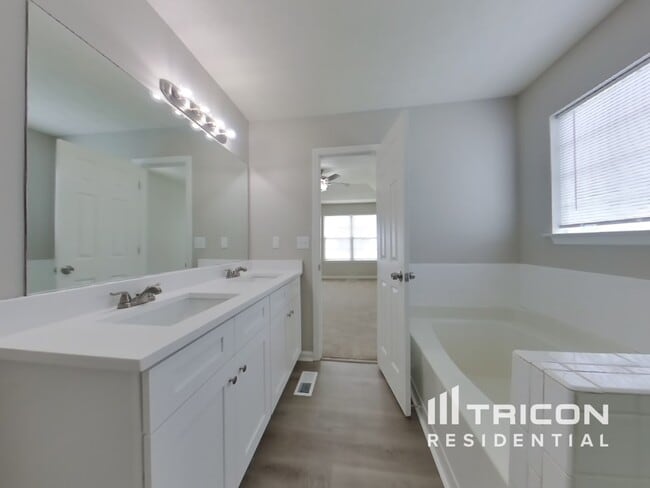 Building Photo - 6526 Revena Ct