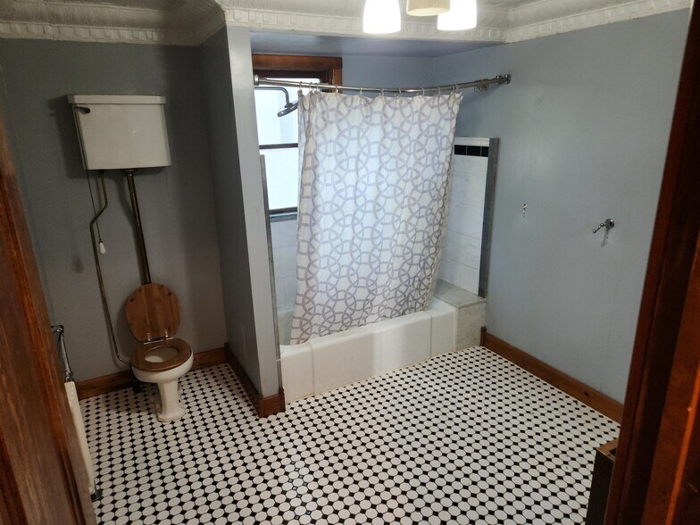 Bathroom 1 - 11 McGrath St