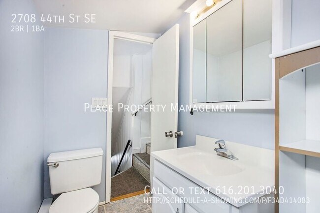 Building Photo - 2708 44th St Se - 2 Bed/1 Bath Upper Apart...