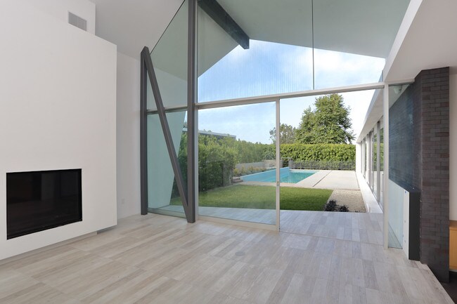 Building Photo - 3660 Inglewood Blvd