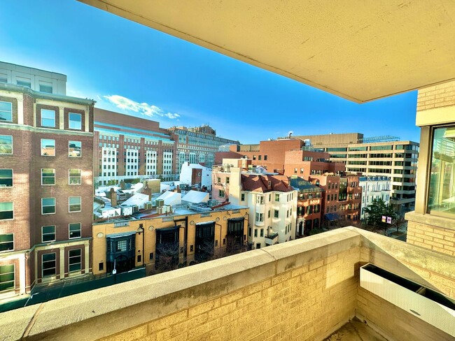 Building Photo - Dupont's Pulchritudinous Palladium 1 bedroom Condo w/ Balcony & Pool. All utilities included.