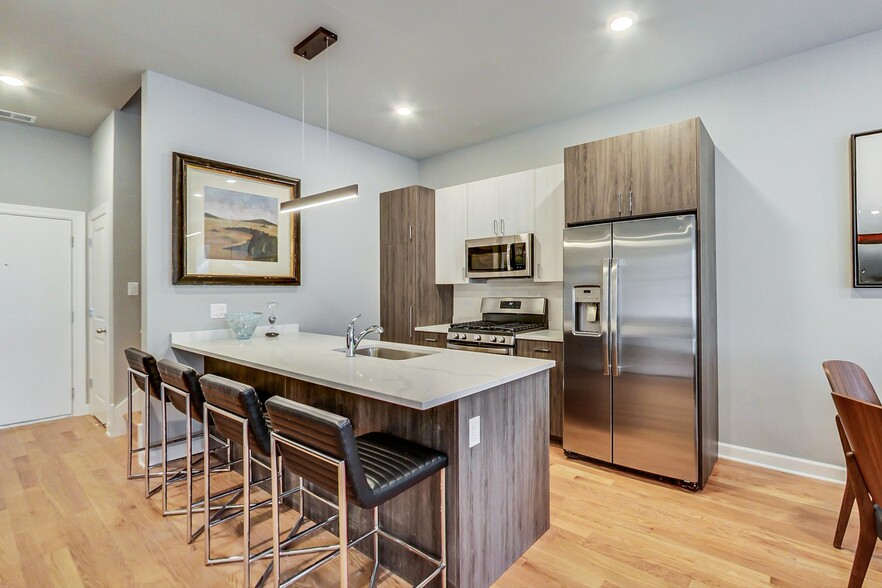 Building Photo - 5117 S Kenwood Ave