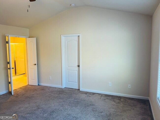 Building Photo - 233 Bobbie Way