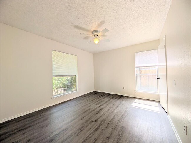 Building Photo - 2036 Redwing Way