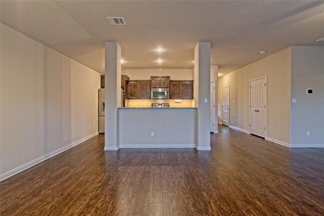 Building Photo - 713 Hedgewood Dr