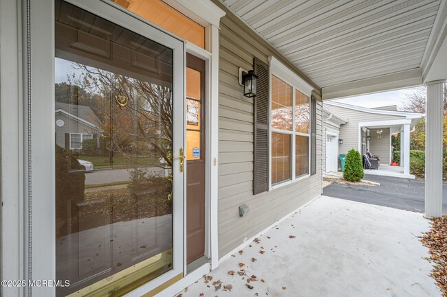 Building Photo - 131 Greenlawns Dr