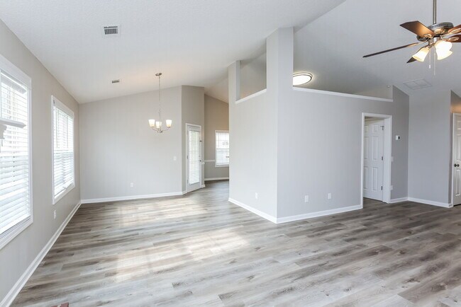 Building Photo - 257 Natchez Cir