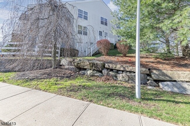 Building Photo - 902 Wendover Ct