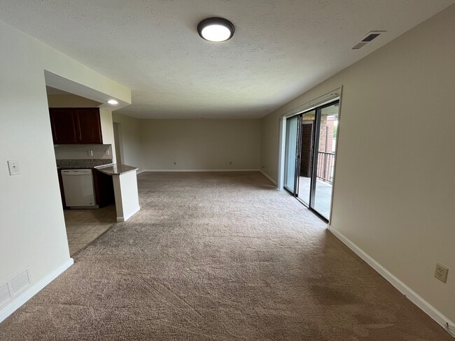 Building Photo - 7271 Beacon Hill Dr