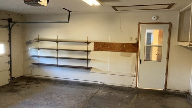 Building Photo - 970 W Alkaline Springs Rd