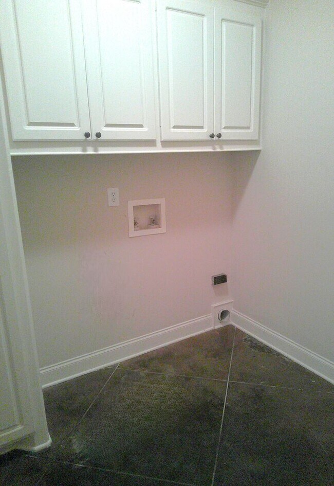 Building Photo - 141 Creekside Dr