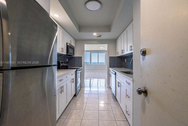 Building Photo - 5401 Collins Ave