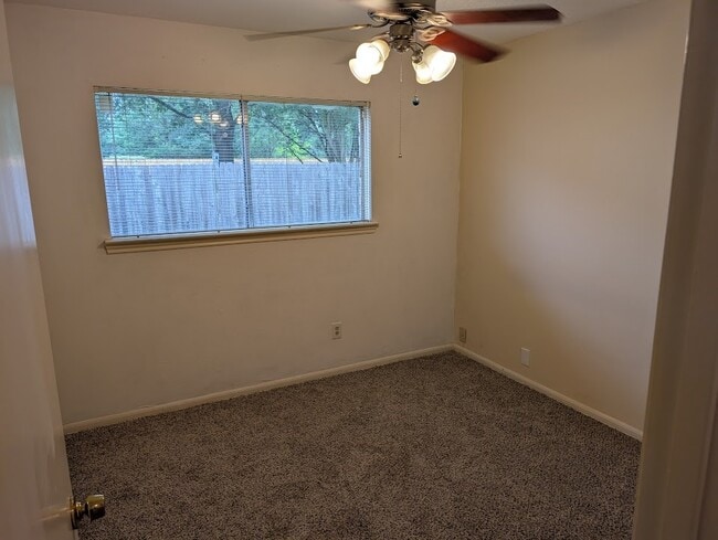 Building Photo - 9830 Thistle Trail Dr