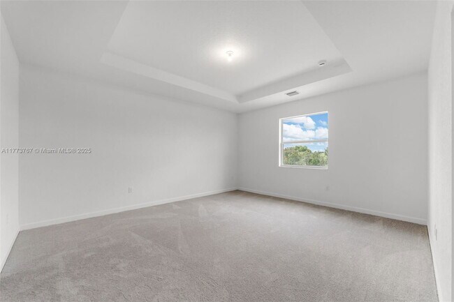 Building Photo - 2700 SE 23rd Ave