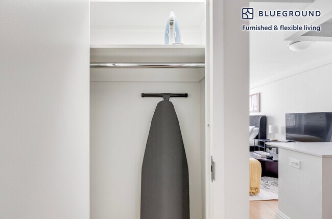 Building Photo - 340 E 51st St