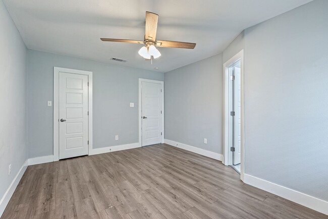 Building Photo - Beautiful 3 bedroom, 2 bathroom home in East Austin!!!