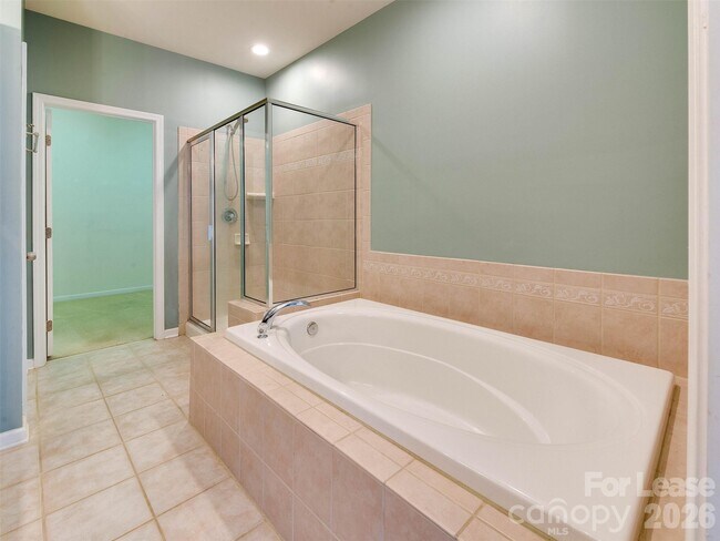 Building Photo - 8164 Bridgegate Dr