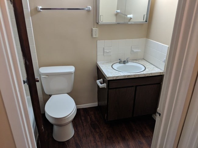 Building Photo - Velvel Apartments 3rd Floor available