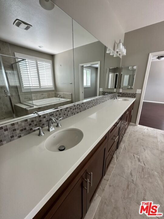 Building Photo - 17032 Cantlay St