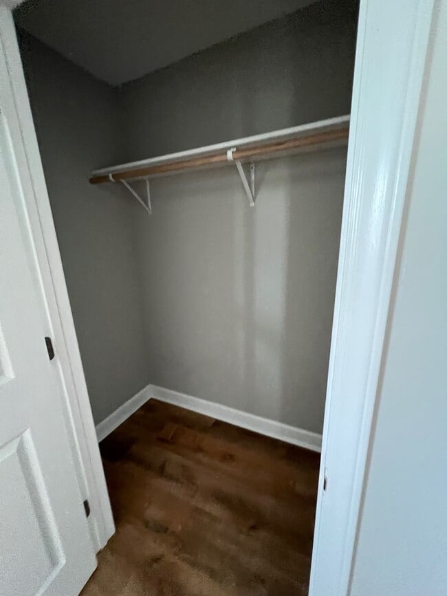 Building Photo - 2 Bedroom/1.5 Bath Townhouse Kingsport TN