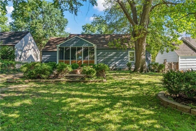Building Photo - Charming Prairie Village Ranch + Designer ...