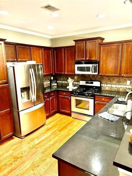 Building Photo - 300 Snowgoose Ct