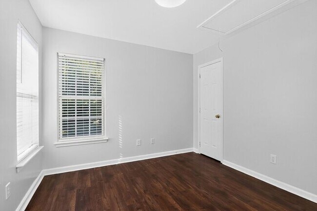 Building Photo - Spacious 4BD/2.5BA Home in Winding Creek!