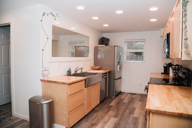 Building Photo - 12330 SW 60th Ave