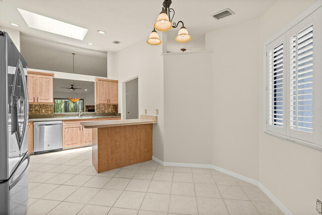 Building Photo - 604 Parkside Pl