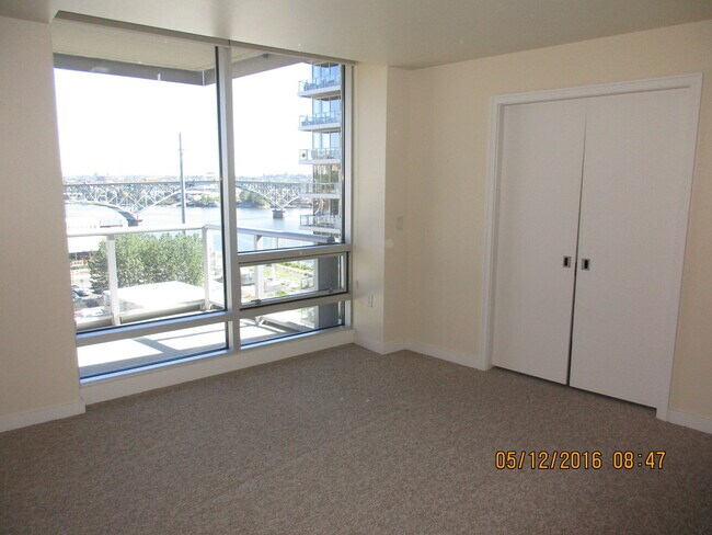 Building Photo - 3570 S River Pkwy