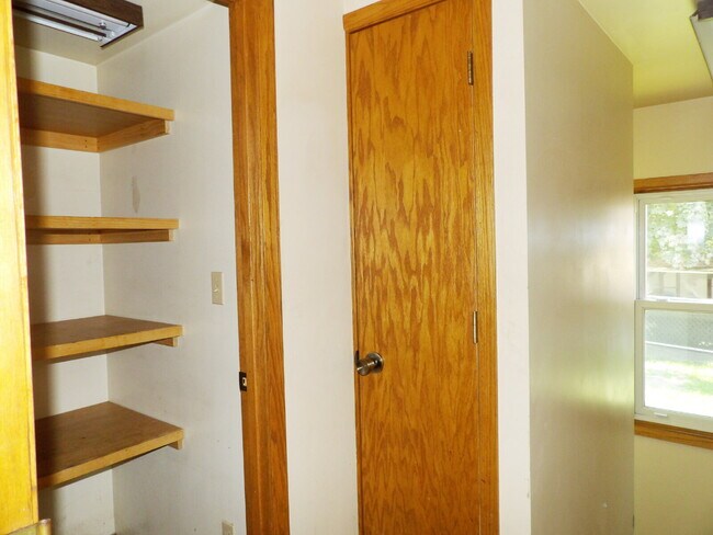 Building Photo - 3 Bedrooms | 2 Bathrooms Near UofM