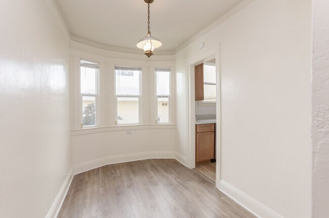 Building Photo - 3 Bed / 2 Bath charming home in upscale neighborhood near Glen Park. YouTube Tour!!