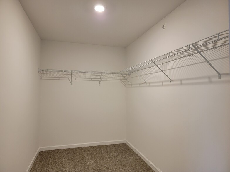 Building Photo - 140 Robert Cir