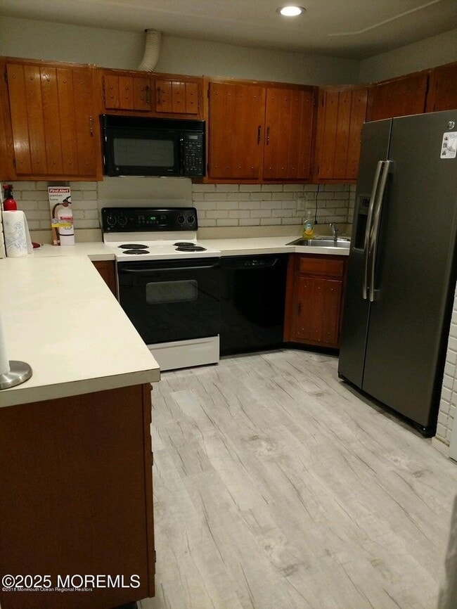 Building Photo - 137 Amberly Dr