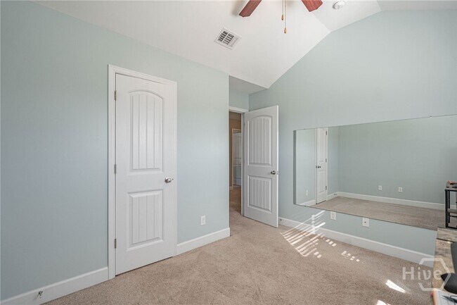 Building Photo - 100 Springcreek Ln