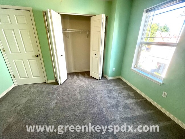 Building Photo - 3 Bedroom, 2.5 Bathroom Townhouse in N Por...