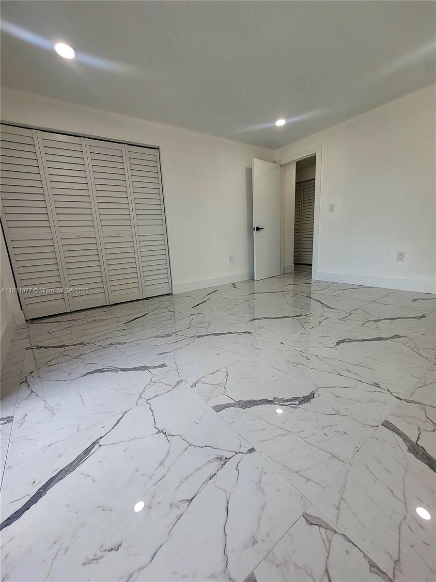 Building Photo - 5913 SW 36th Ct
