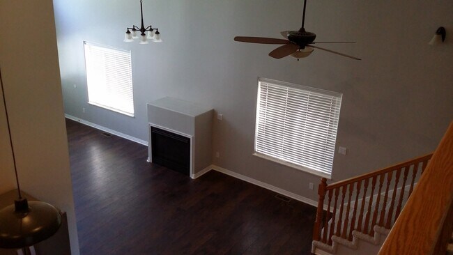 Building Photo - 88 River Pointe Dr