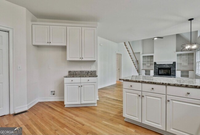 Building Photo - 1202 Loxley Cir
