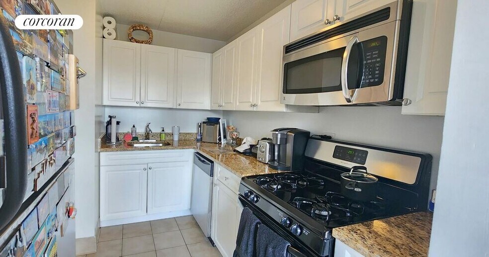 Building Photo - 225 8th Ave