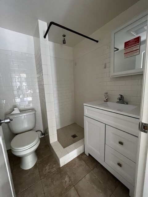 Bathroom - 3113 Raymond Ave