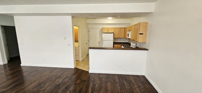 Building Photo - 400 Par Ave