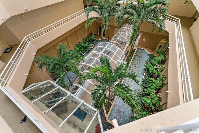 Building Photo - 176 Helios Dr