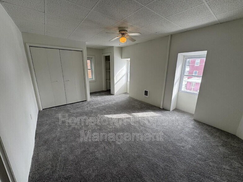 Building Photo - 1109 E Philadelphia St