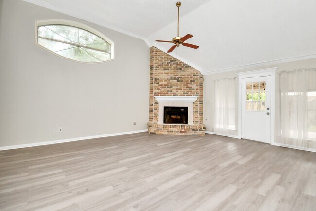 Building Photo - 14810 Cypress Ridge Dr