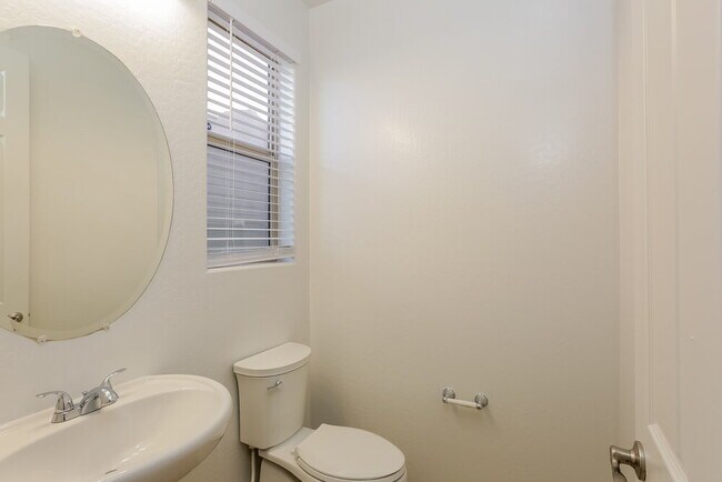 Building Photo - 7931 E Boise St