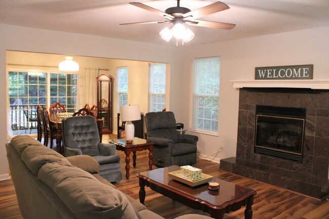 Building Photo - ***MONTREAT SCHOOL YEAR RENTAL***