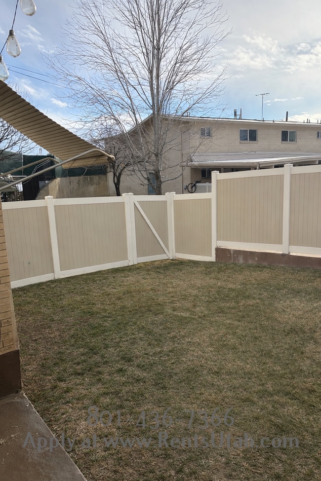 Building Photo - Provo Townhome
