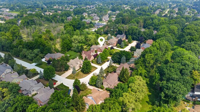 Building Photo - 833 Lakewood Dr